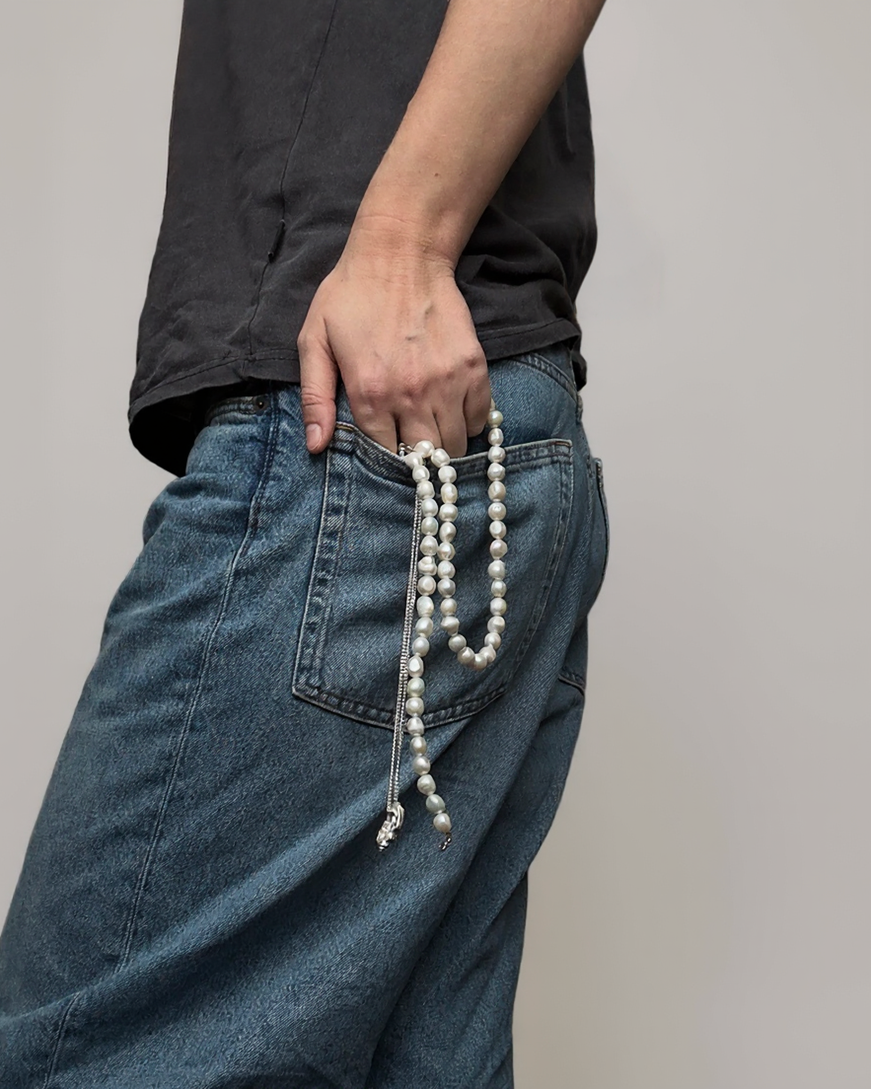 Pearl beads with silver clasp