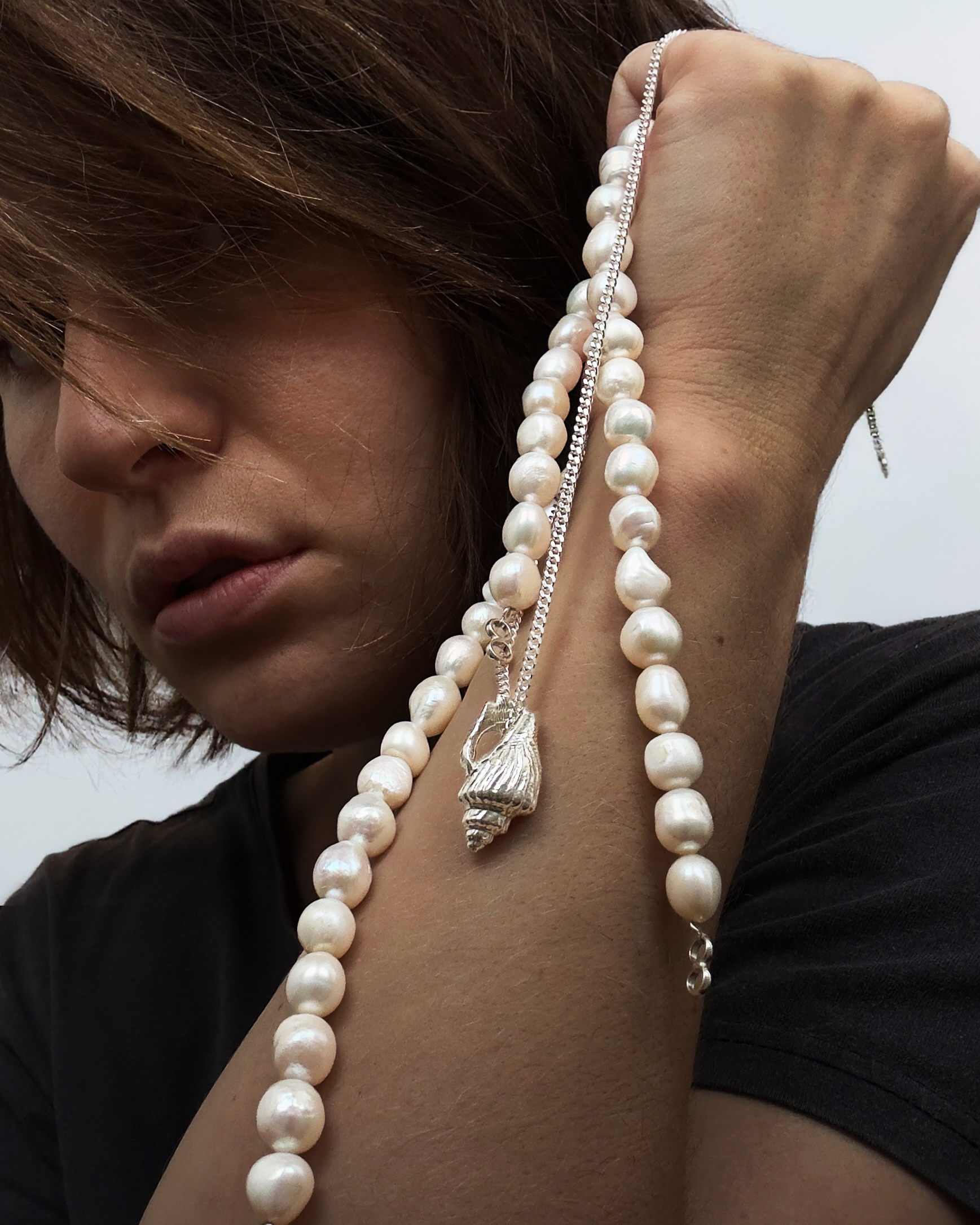 Shell pendant chain necklace in silver