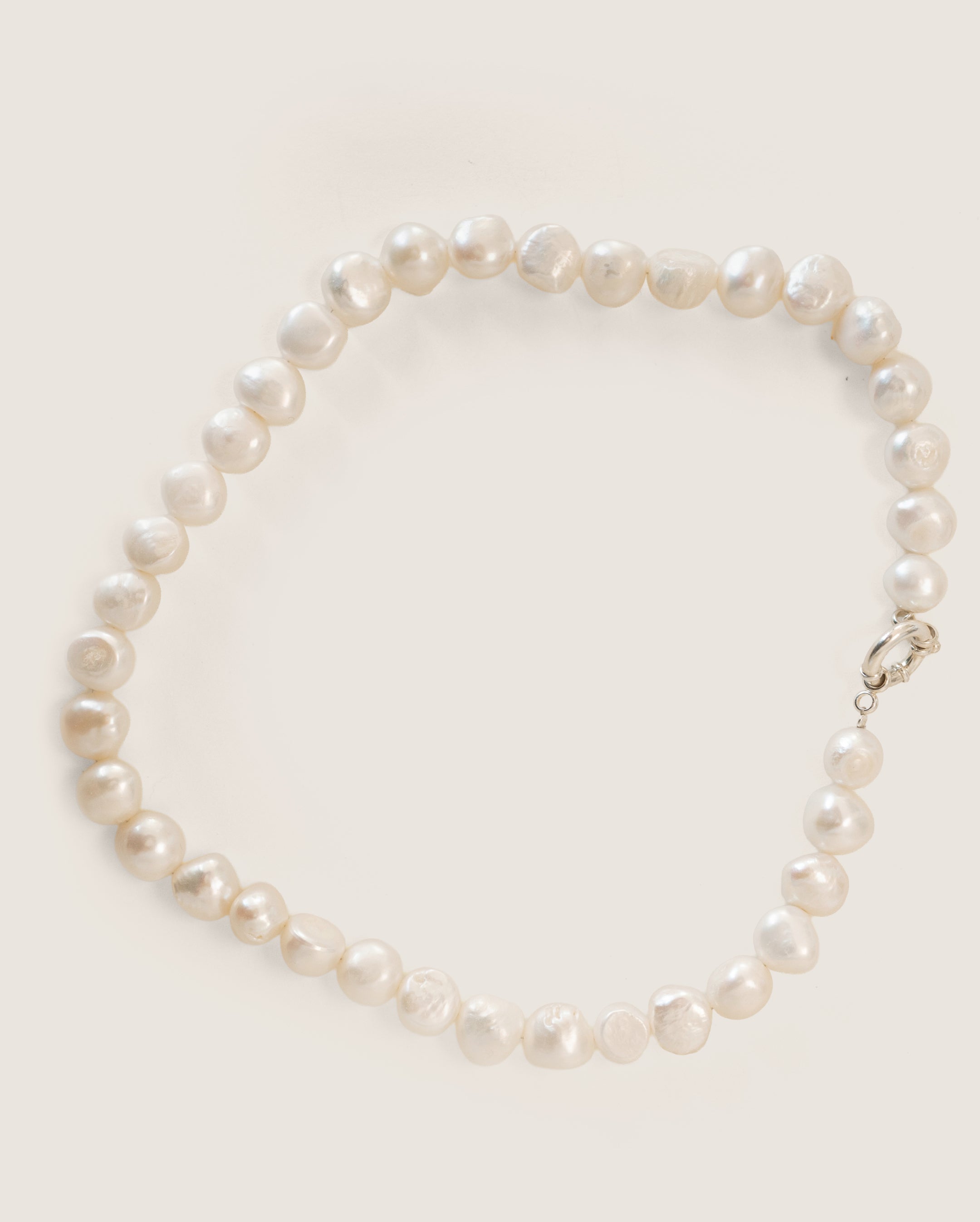 Pearl beads with silver clasp