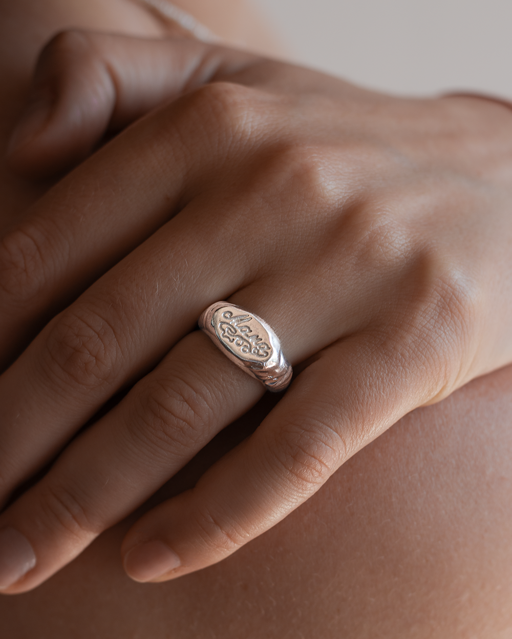 Mama ring in silver
